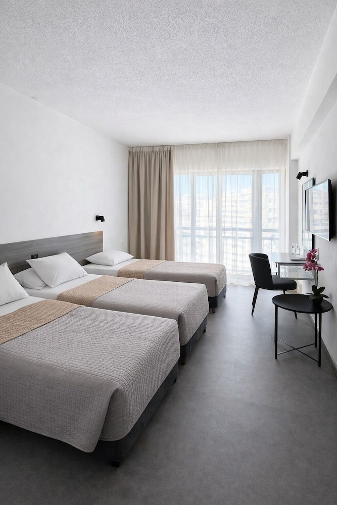 Navarria Hotel — Hotel rooms in Limassol, Limassol Region