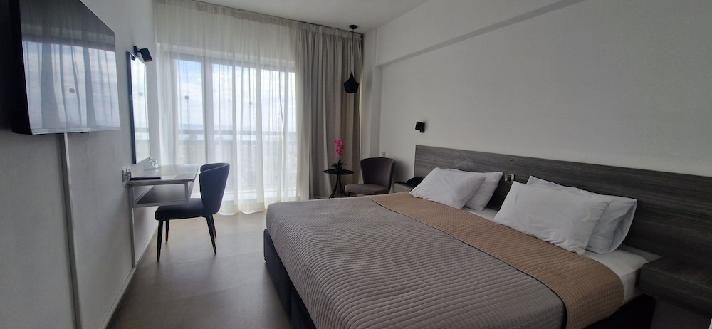 Navarria Hotel — Hotel rooms in Limassol, Limassol Region