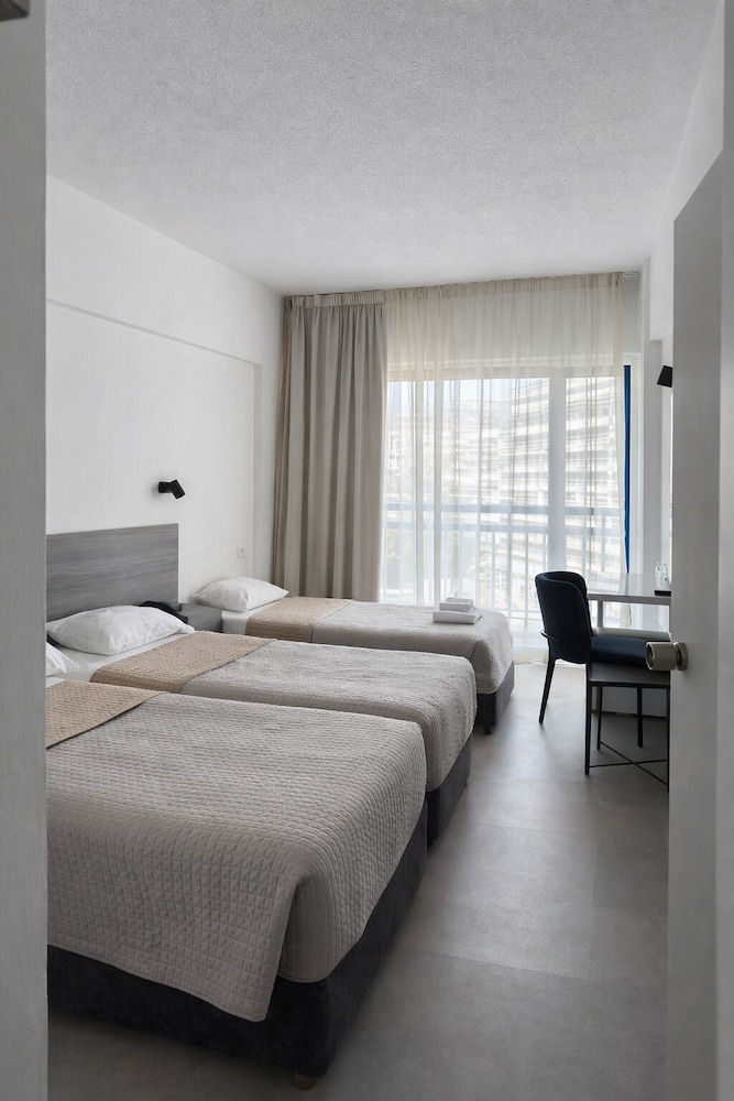 Navarria Hotel — Hotel rooms in Limassol, Limassol Region