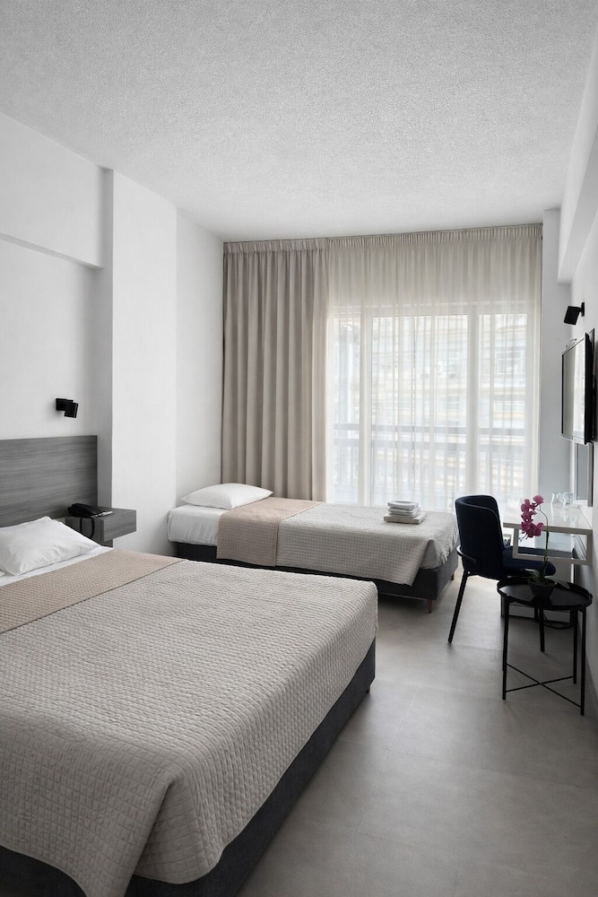 Navarria Hotel — Hotel rooms in Limassol, Limassol Region