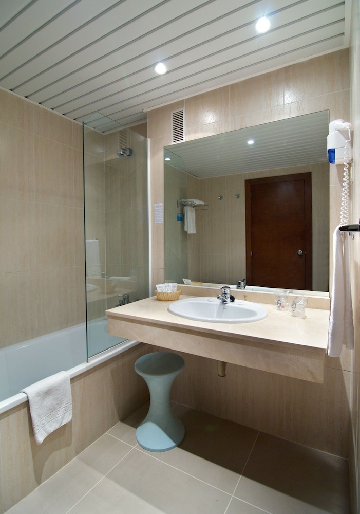Hotel Puente Real — Hotel rooms in Torremolinos, Andalusia