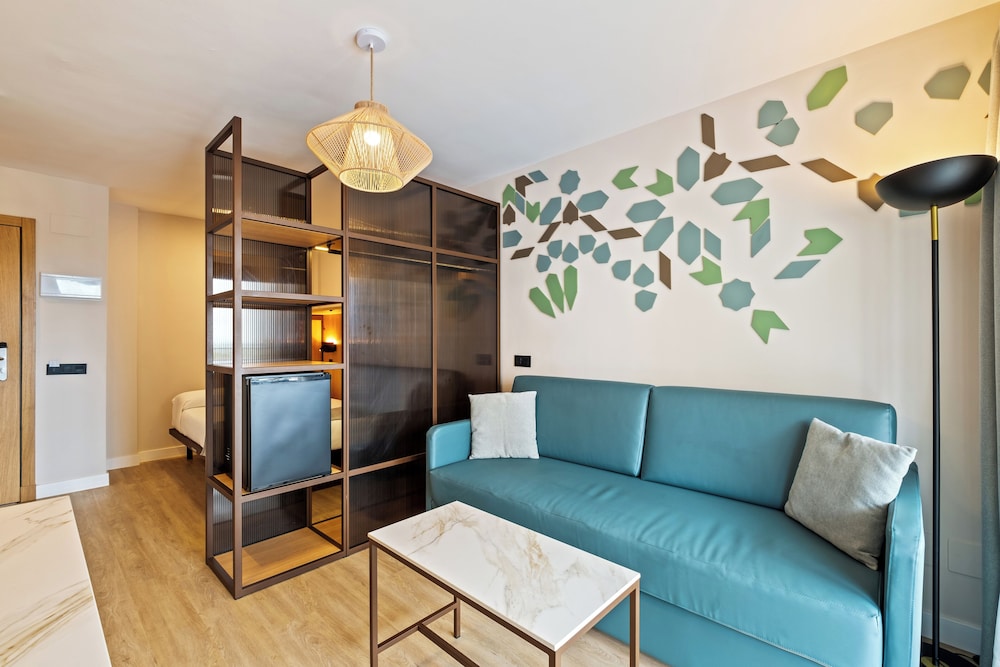 Hotel Puente Real — Hotel rooms in Torremolinos, Andalusia