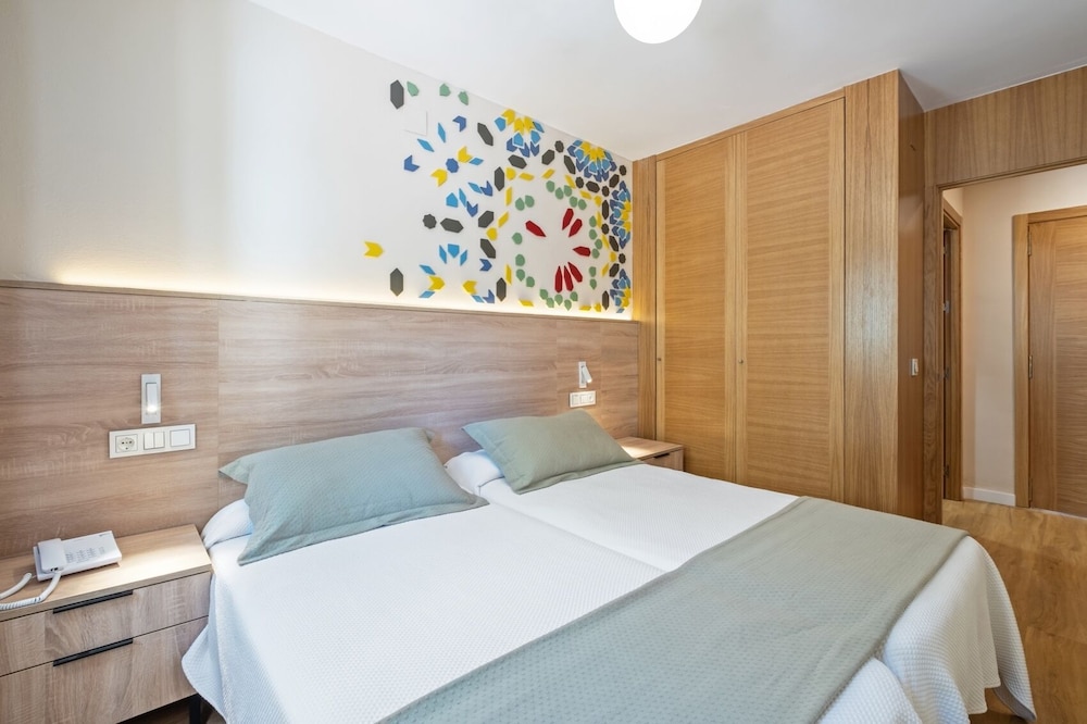Hotel Puente Real — Hotel rooms in Torremolinos, Andalusia