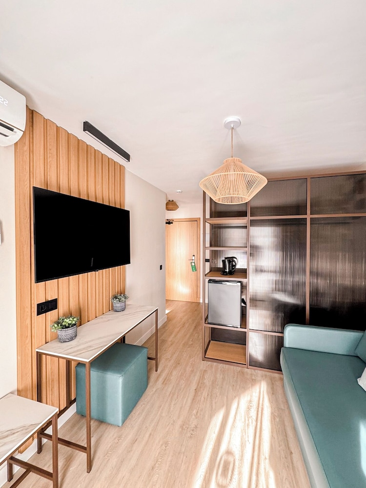 Hotel Puente Real — Hotel rooms in Torremolinos, Andalusia