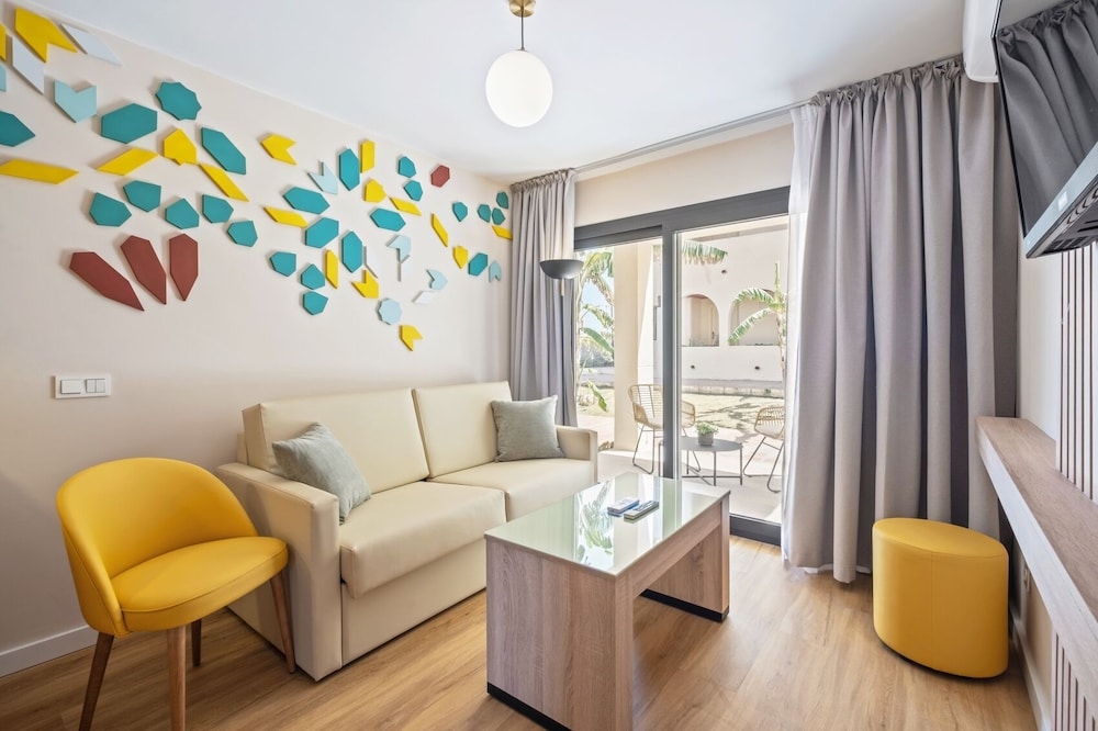 Hotel Puente Real — Hotel rooms in Torremolinos, Andalusia