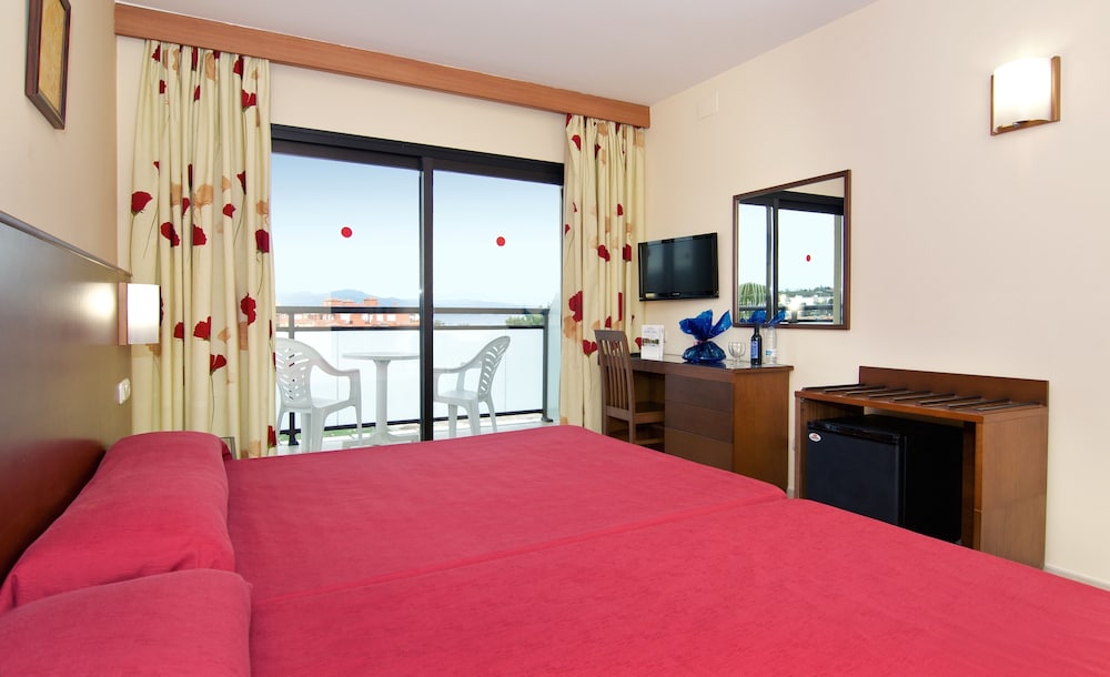Hotel Puente Real — Hotel rooms in Torremolinos, Andalusia