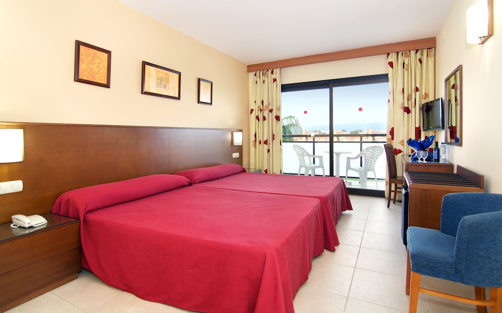 Hotel Puente Real — Hotel rooms in Torremolinos, Andalusia