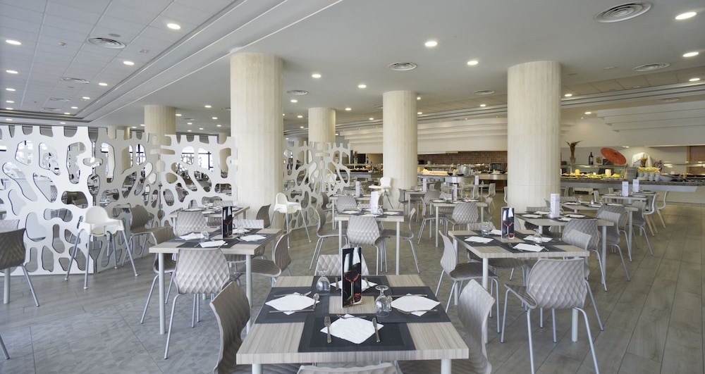 Hotel Puente Real — Restaurant & bars in Torremolinos, Andalusia