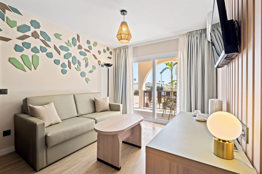Hotel Puente Real — Hotel rooms in Torremolinos, Andalusia