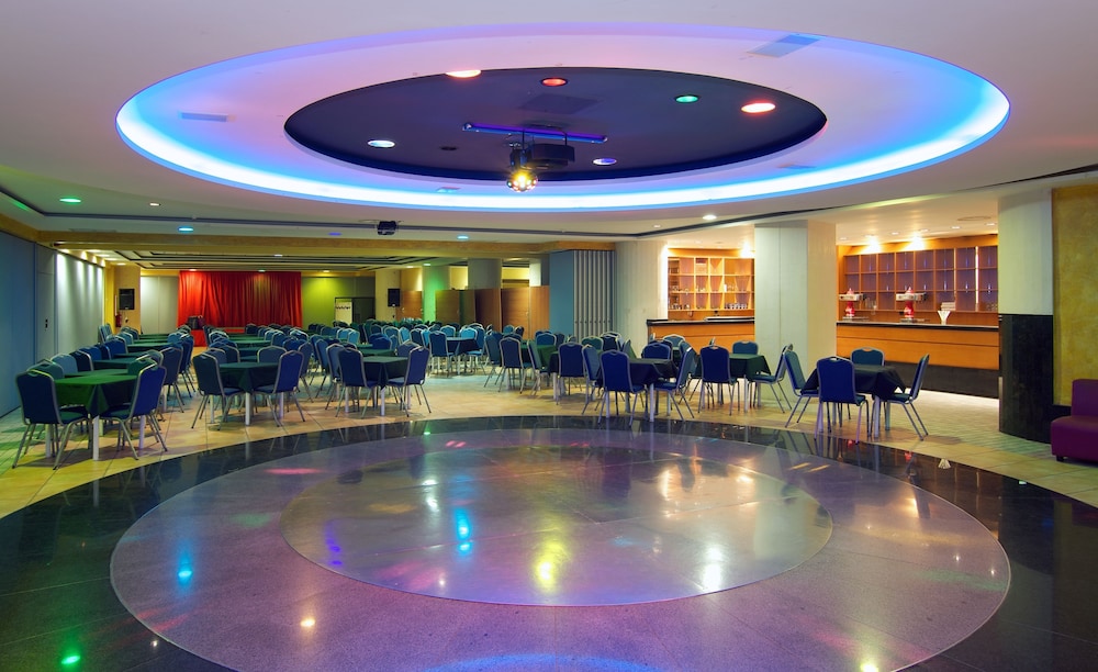 Hotel Puente Real — Restaurant & bars in Torremolinos, Andalusia