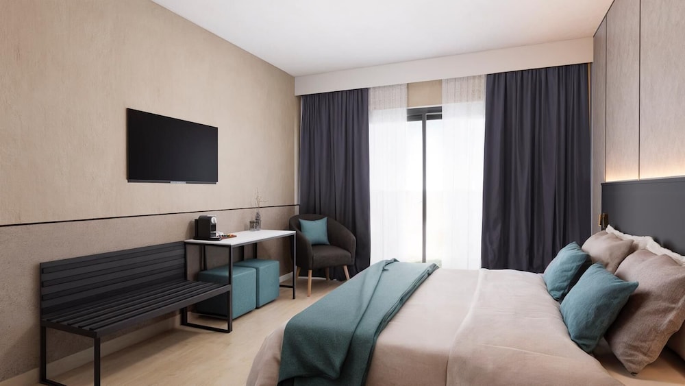 Hotel Puente Real — Hotel rooms in Torremolinos, Andalusia