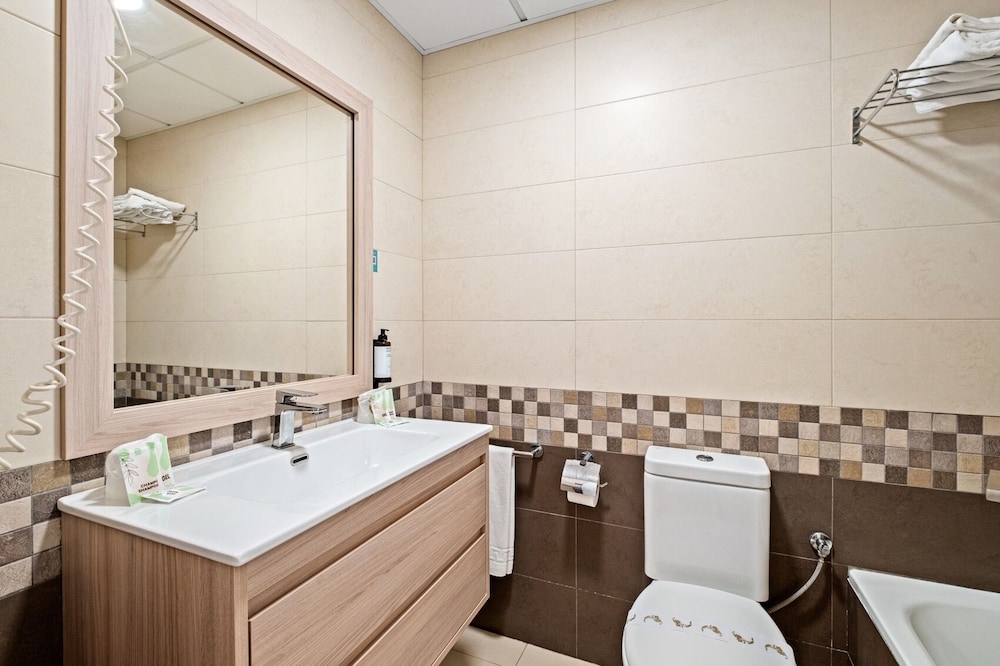 Hotel Puente Real — Hotel rooms in Torremolinos, Andalusia