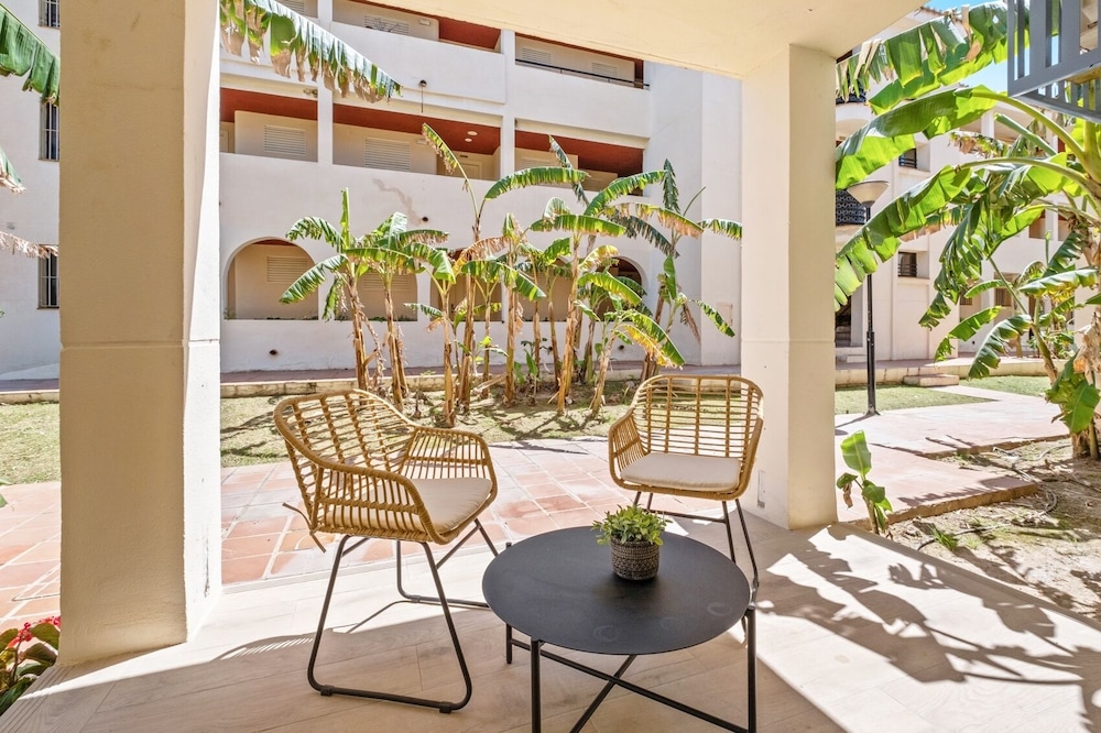 Hotel Puente Real — Hotel building in Torremolinos, Andalusia
