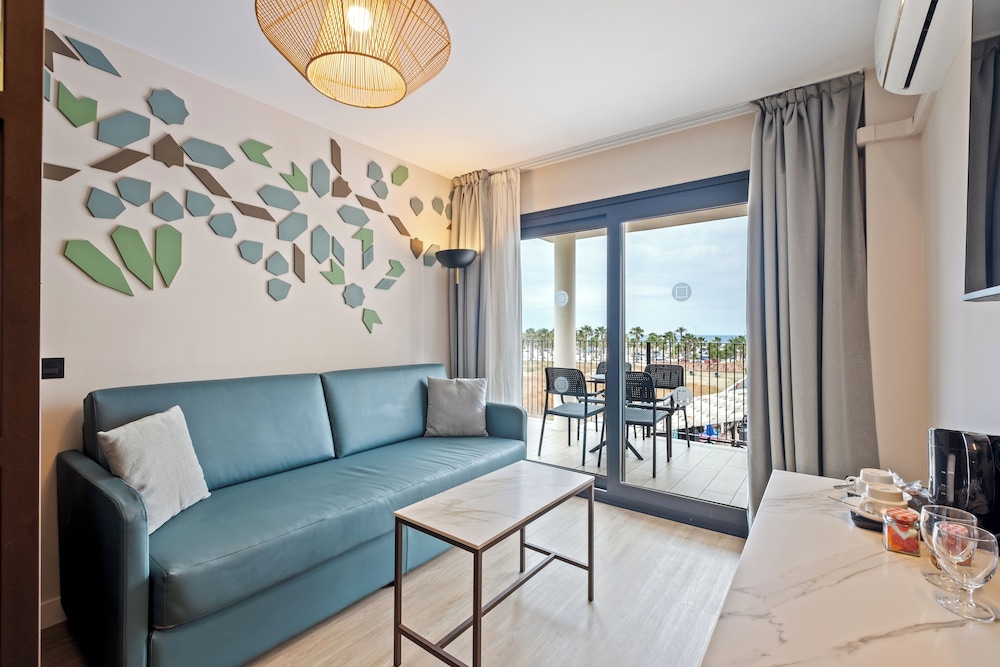 Hotel Puente Real — Hotel rooms in Torremolinos, Andalusia