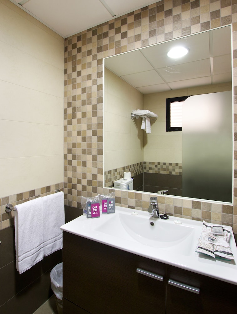 Hotel Puente Real — Hotel rooms in Torremolinos, Andalusia