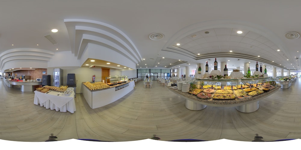 Hotel Puente Real — Restaurant & bars in Torremolinos, Andalusia