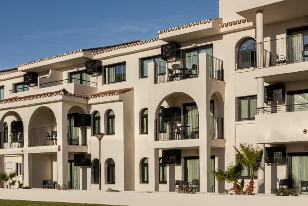 Hotel Puente Real — Hotel building in Torremolinos, Andalusia