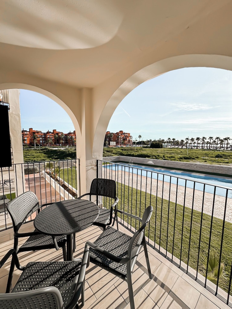Hotel Puente Real — Hotel rooms in Torremolinos, Andalusia