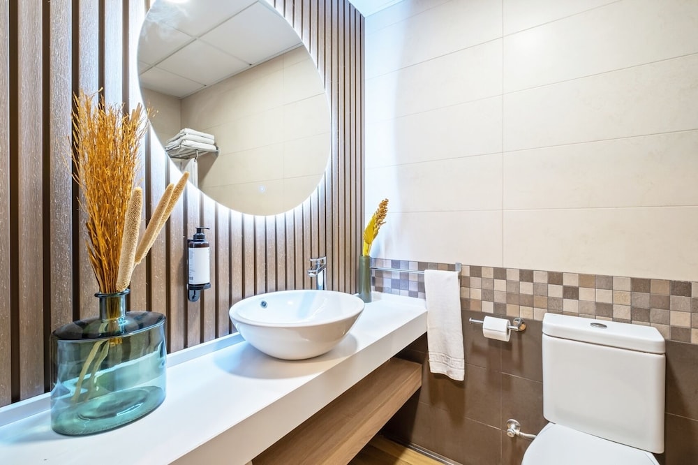 Hotel Puente Real — Hotel rooms in Torremolinos, Andalusia