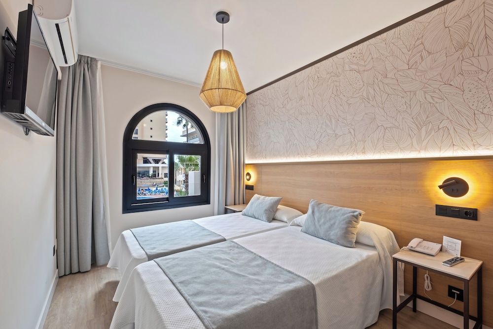 Hotel Puente Real — Hotel rooms in Torremolinos, Andalusia