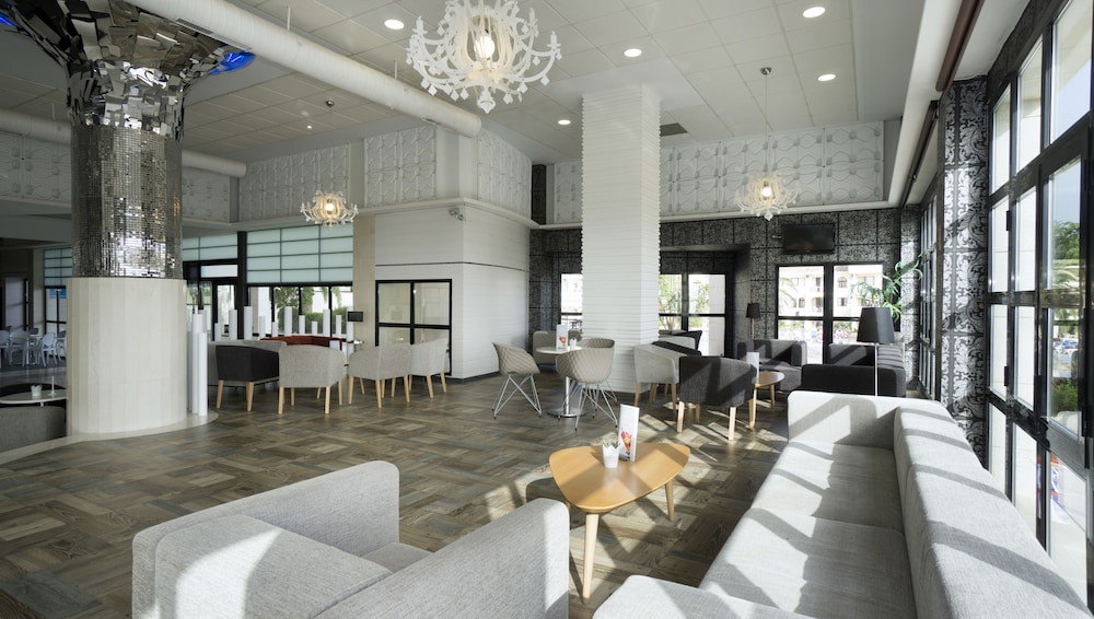 Hotel Puente Real — Restaurant & bars in Torremolinos, Andalusia