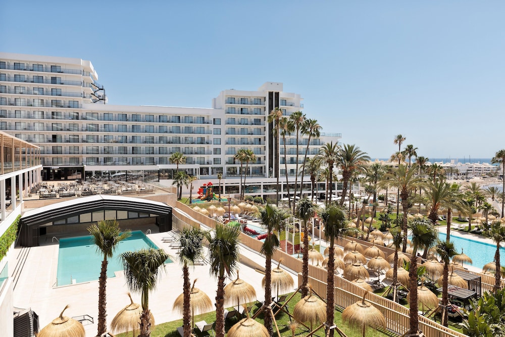 Hotel Best Tritón — Hotel building in Benalmadena, Andalusia