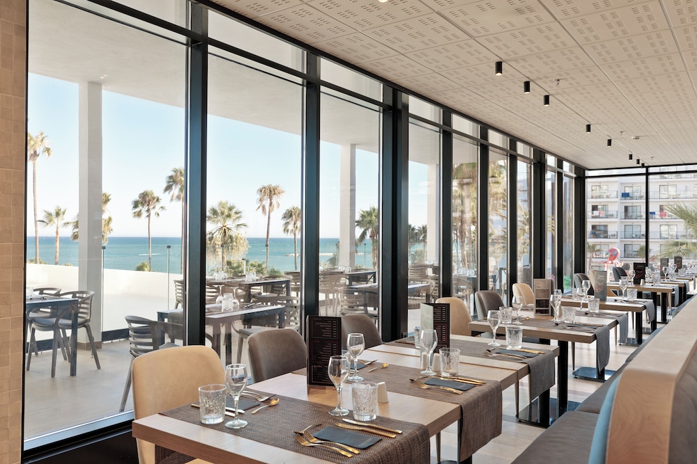 Hotel Best Tritón — Restaurant & bars in Benalmadena, Andalusia