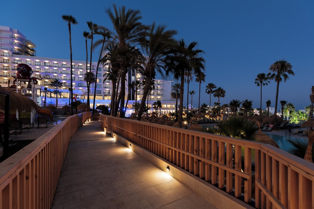Hotel Best Tritón — Hotel building in Benalmadena, Andalusia