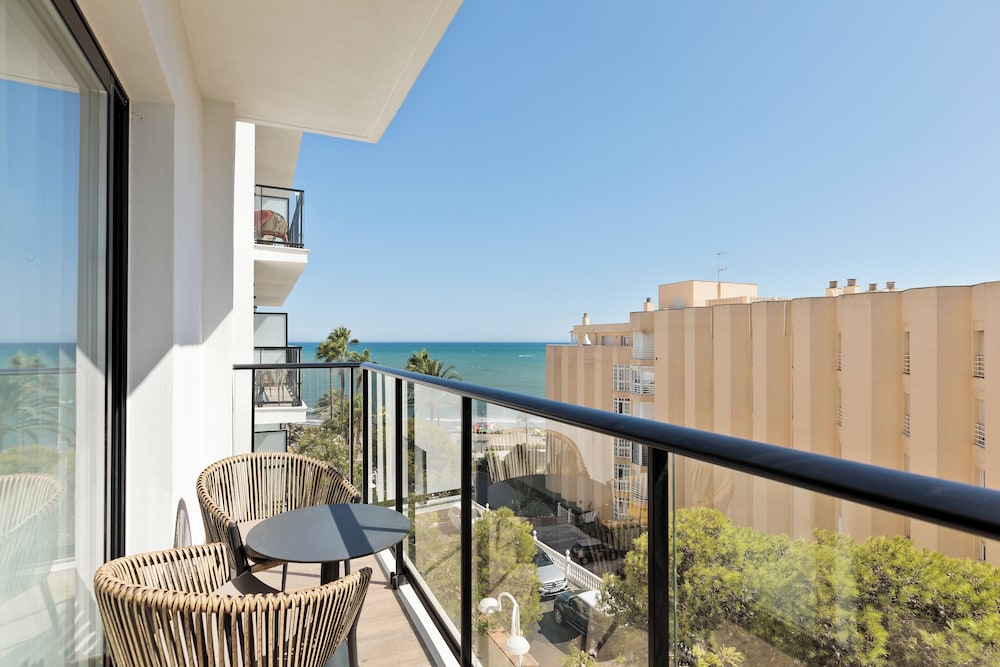 Hotel Best Tritón — Hotel building in Benalmadena, Andalusia