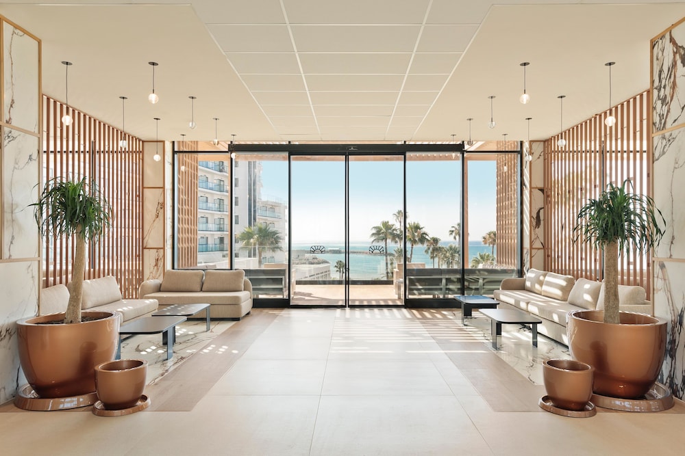 Hotel Best Tritón — Hotel building in Benalmadena, Andalusia
