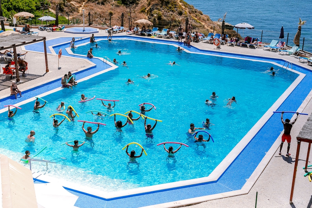Auramar Beach Resort — Swimming pool in Albufeira, Faro