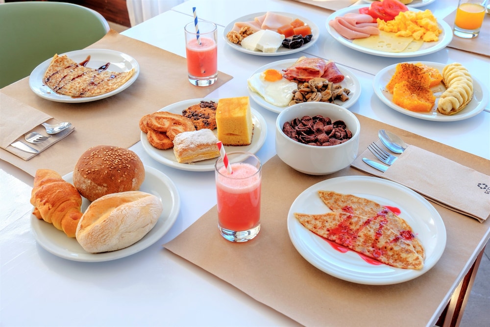 Auramar Beach Resort — Restaurant & bars in Albufeira, Faro