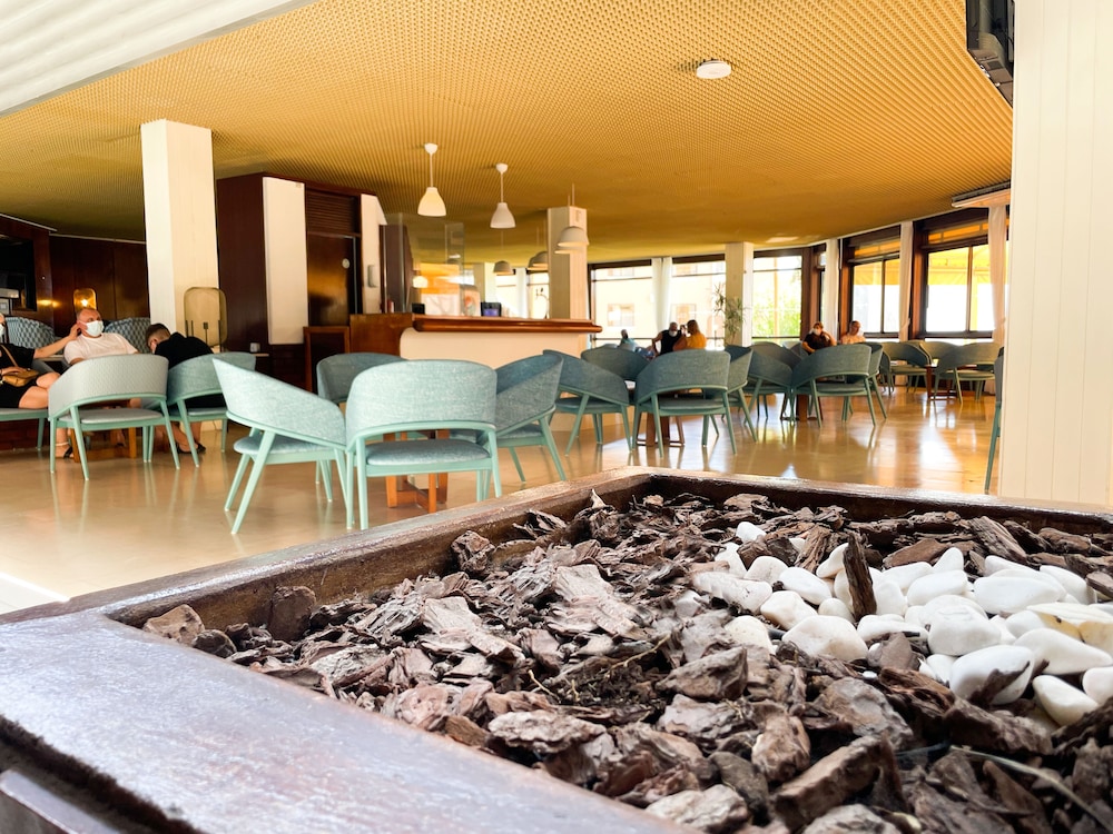 Auramar Beach Resort — Restaurant & bars in Albufeira, Faro