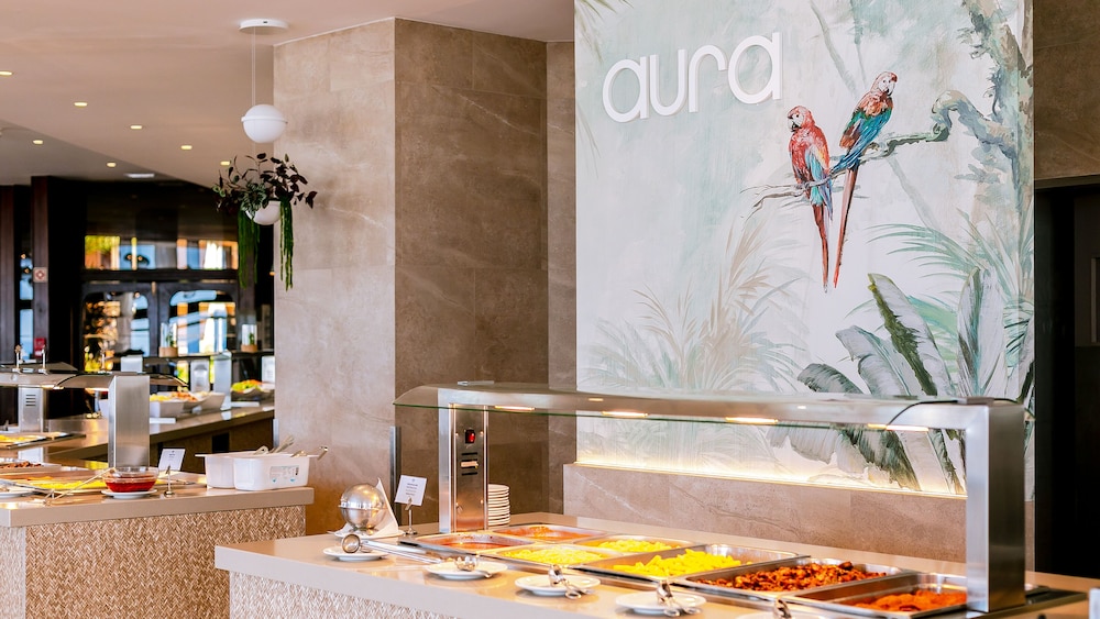 Auramar Beach Resort — Restaurant & bars in Albufeira, Faro