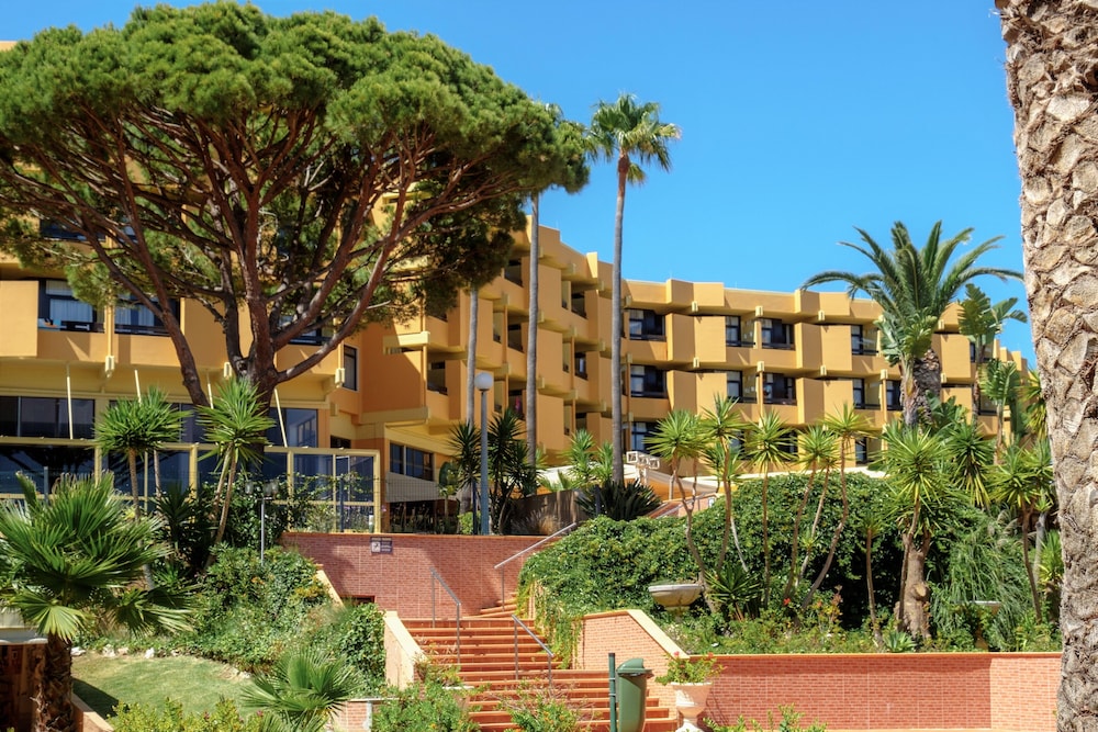 Auramar Beach Resort — Hotel building in Albufeira, Faro