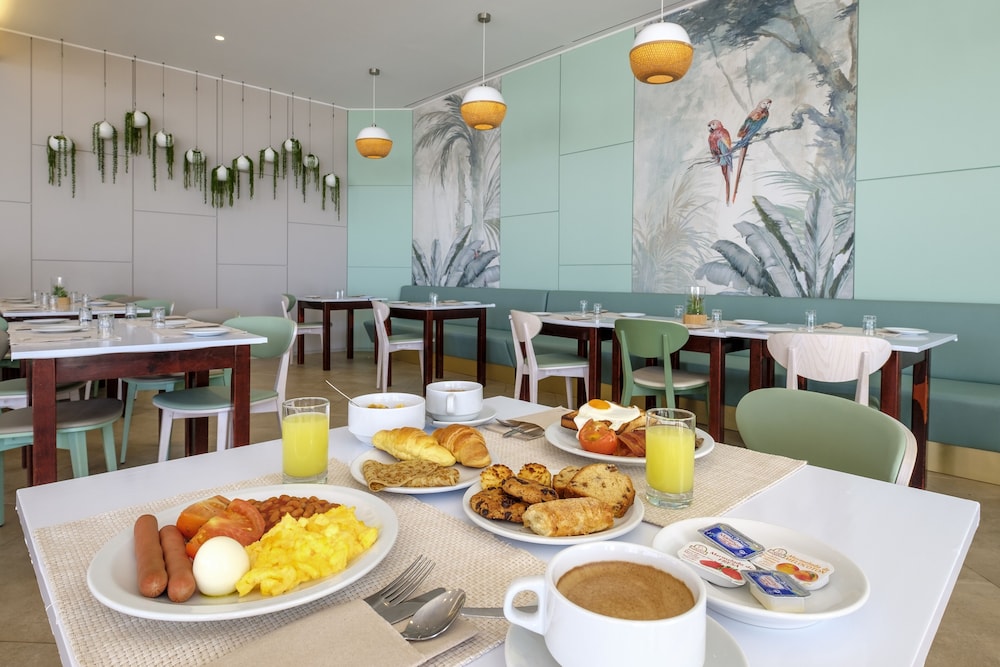 Auramar Beach Resort — Restaurant & bars in Albufeira, Faro