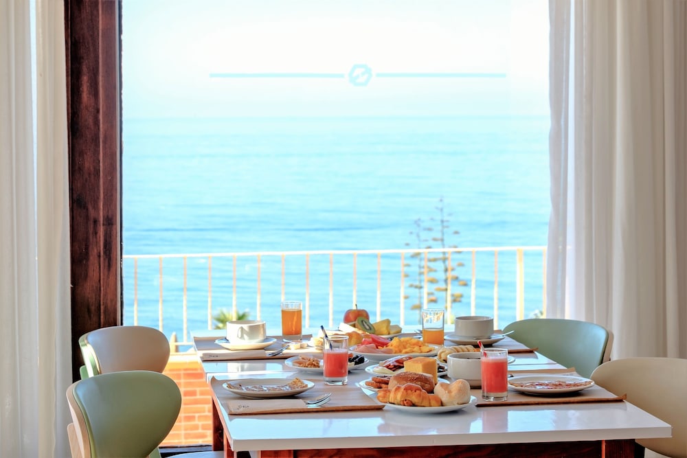 Auramar Beach Resort — Restaurant & bars in Albufeira, Faro