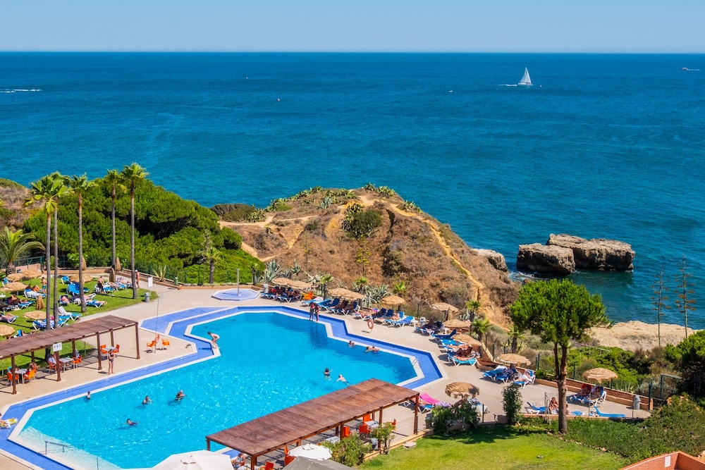 Auramar Beach Resort — Swimming pool in Albufeira, Faro