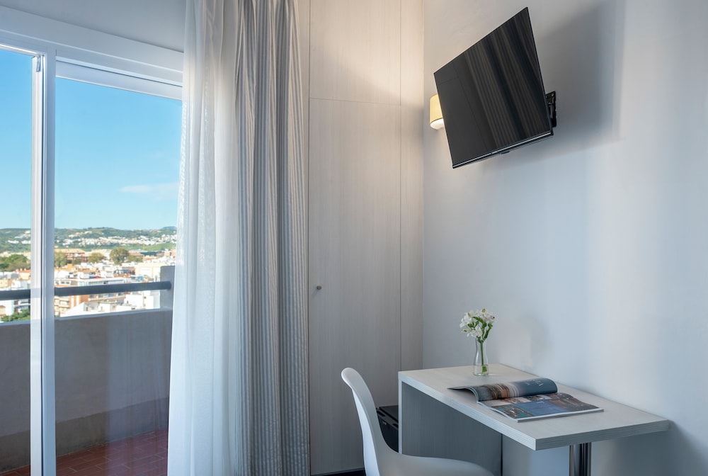 Hotel El Puerto by Pierre & Vacances — Hotel rooms in Fuengirola, Andalusia