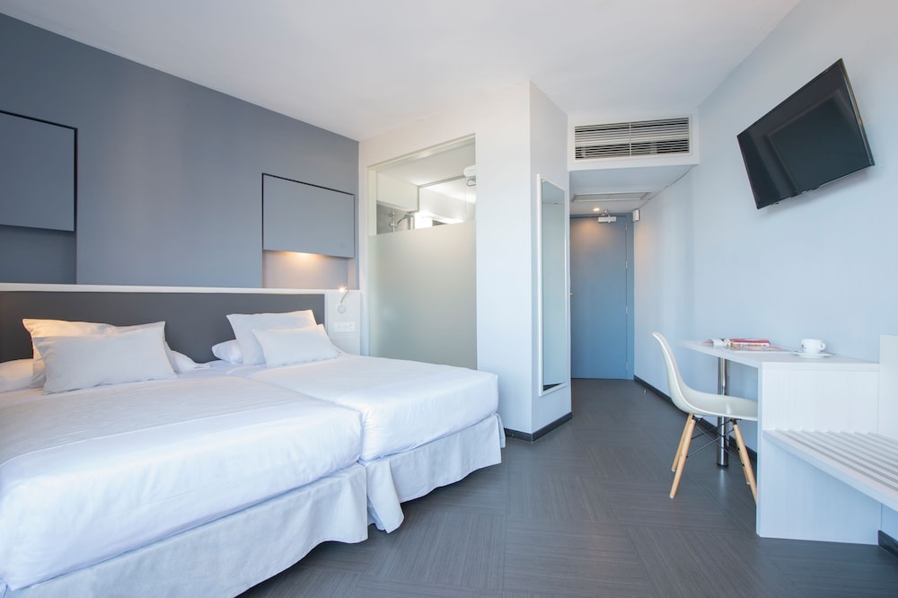 Hotel El Puerto by Pierre & Vacances — Hotel rooms in Fuengirola, Andalusia