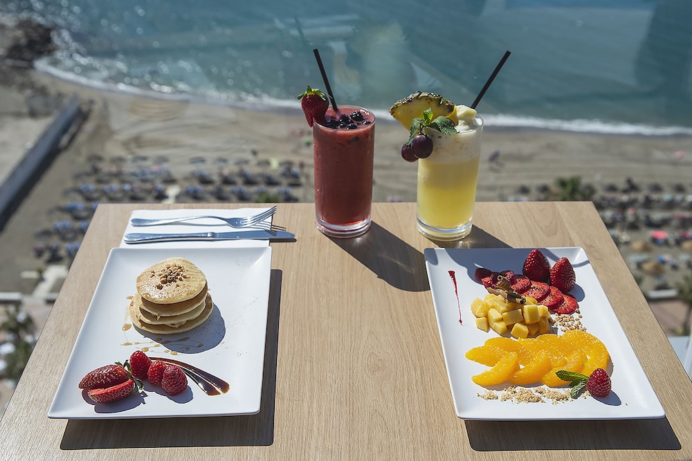 Hotel El Puerto by Pierre & Vacances — Restaurant & bars in Fuengirola, Andalusia