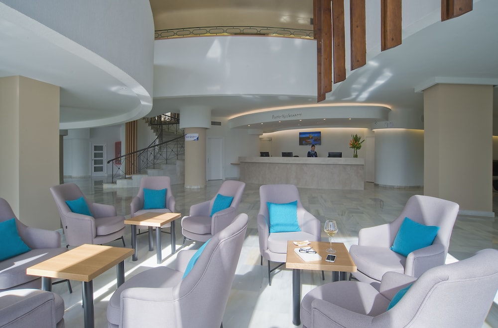 Hotel El Puerto by Pierre & Vacances — Hotel building in Fuengirola, Andalusia