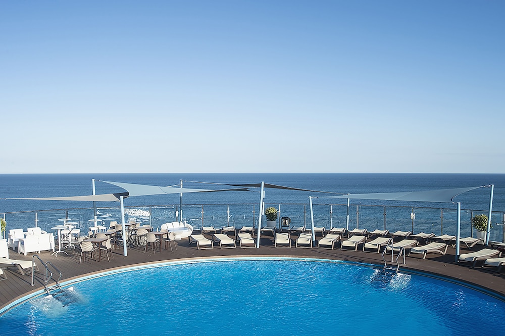 Hotel El Puerto by Pierre & Vacances — Swimming pool in Fuengirola, Andalusia