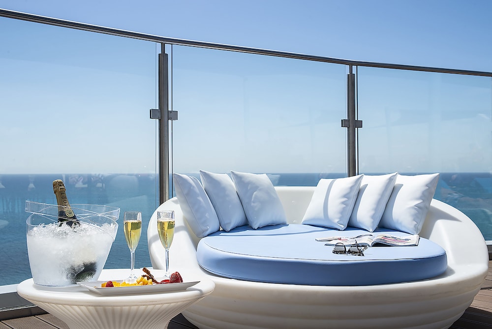 Hotel El Puerto by Pierre & Vacances — Hotel rooms in Fuengirola, Andalusia