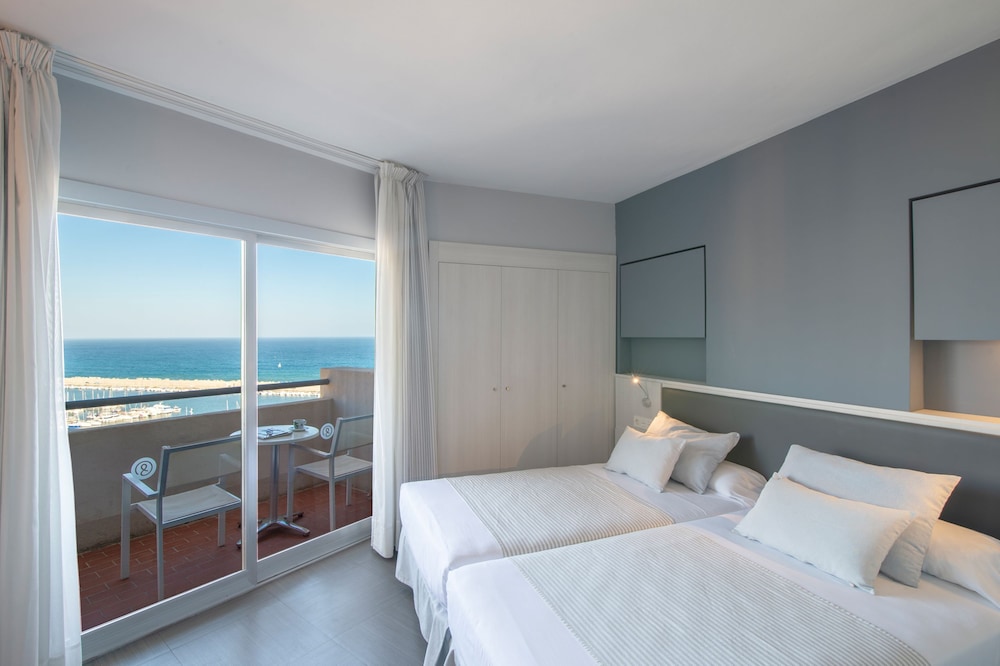 Hotel El Puerto by Pierre & Vacances — Hotel rooms in Fuengirola, Andalusia
