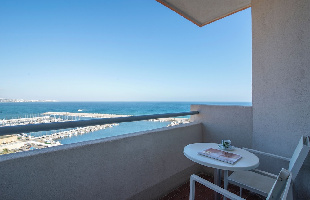 Hotel El Puerto by Pierre & Vacances — Hotel rooms in Fuengirola, Andalusia