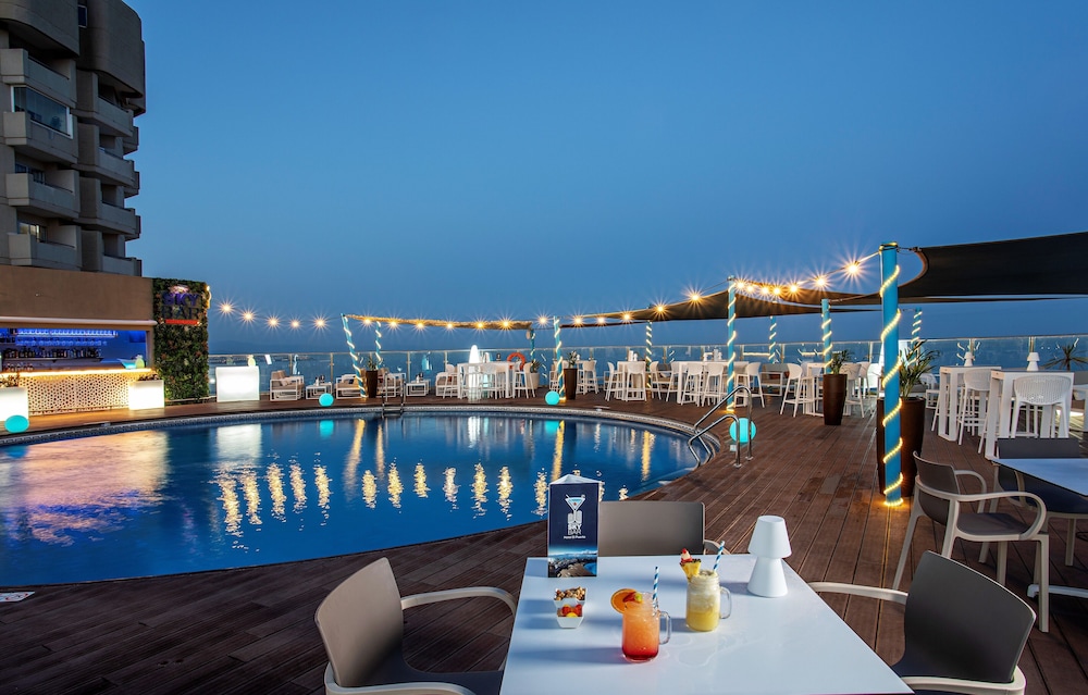 Hotel El Puerto by Pierre & Vacances — Restaurant & bars in Fuengirola, Andalusia