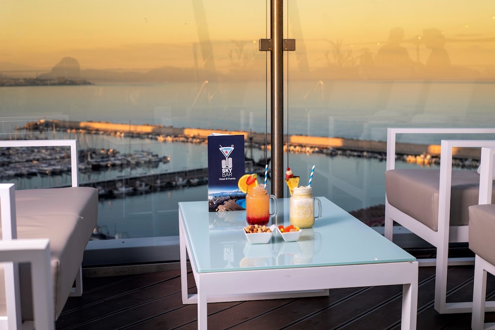 Hotel El Puerto by Pierre & Vacances — Restaurant & bars in Fuengirola, Andalusia