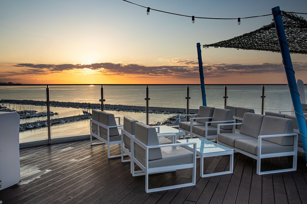 Hotel El Puerto by Pierre & Vacances — Restaurant & bars in Fuengirola, Andalusia