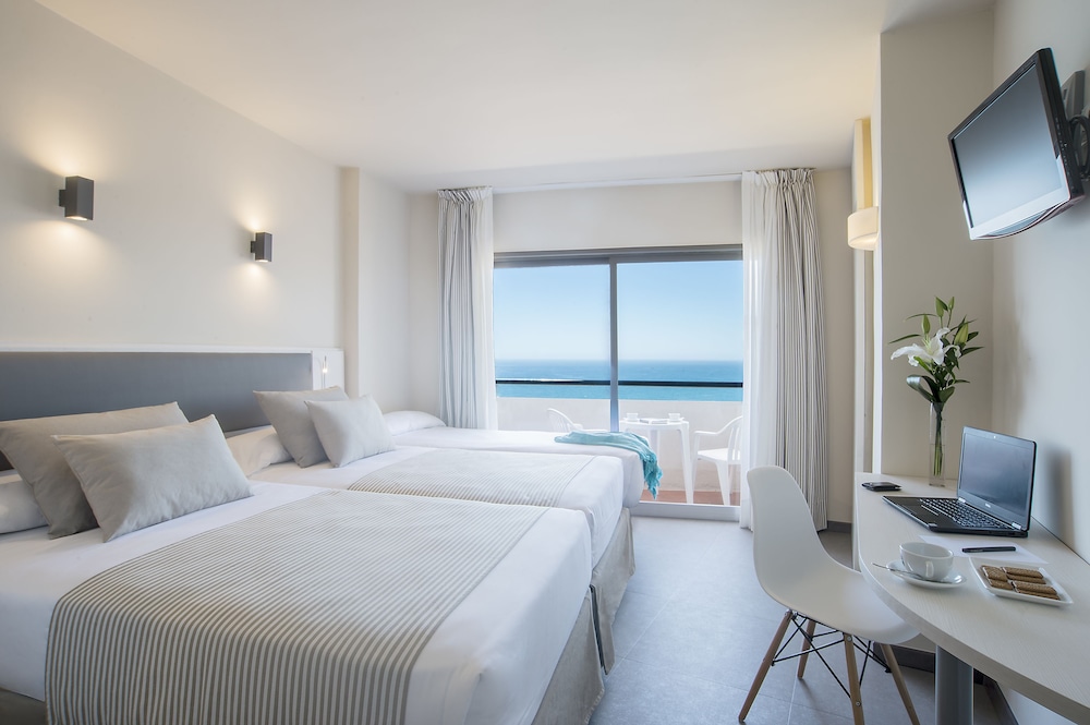 Hotel El Puerto by Pierre & Vacances — Hotel rooms in Fuengirola, Andalusia